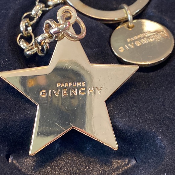 Bag Charm Givenchy Key Ring Gold Star Signature Tag Gold-tone Parfums Luxury - Picture 2 of 7
